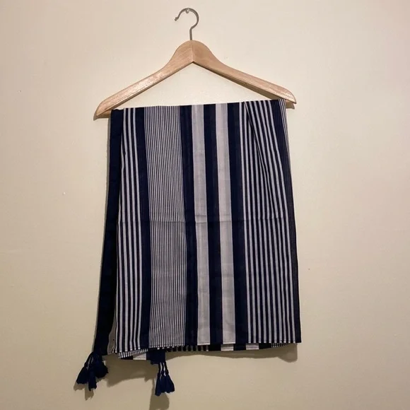 ABERCROMBIE and Fitch navy and white stripes scarf with tassels. 40”40” - Picture 4 of 6
